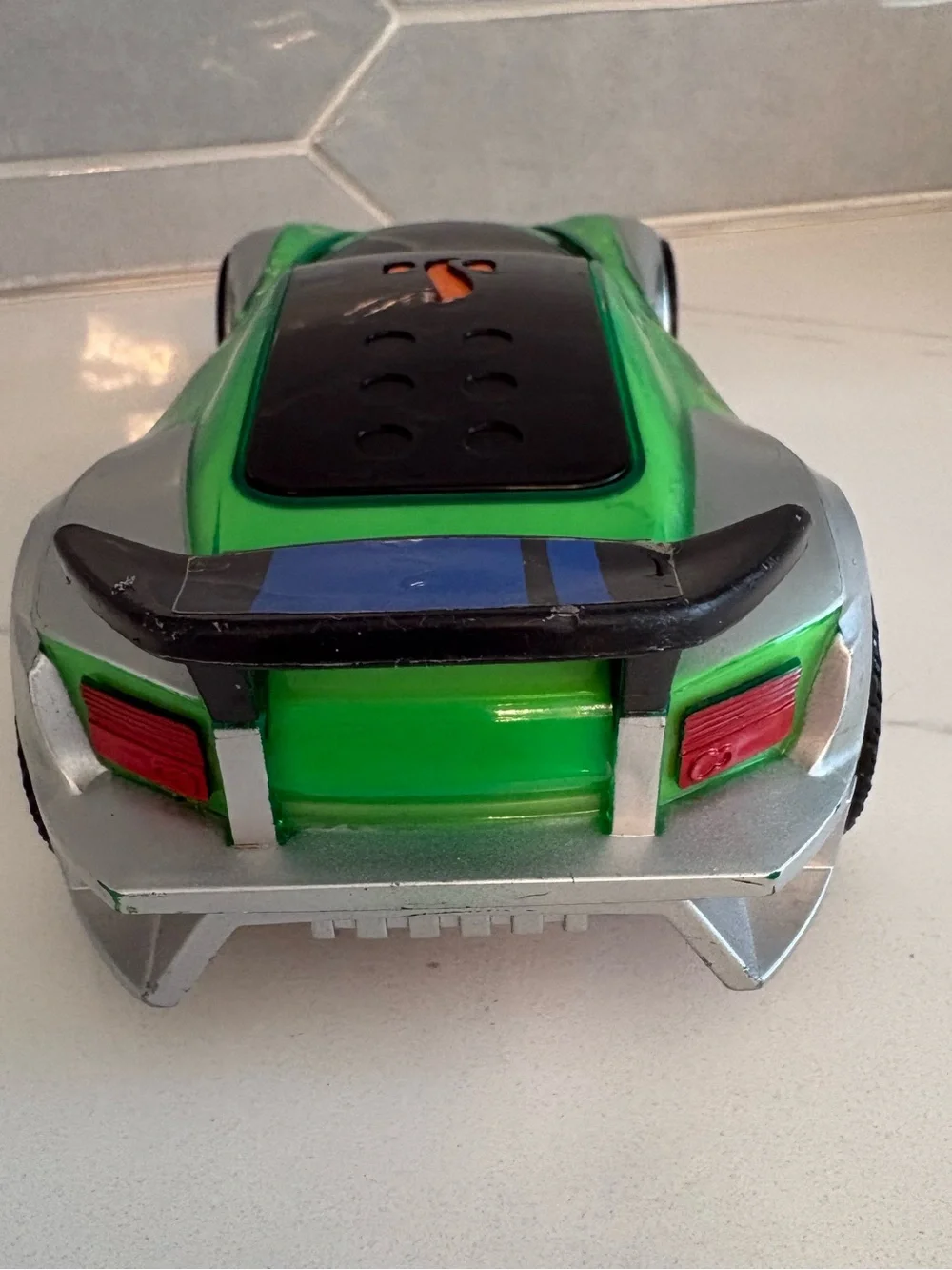 Hot Wheels Color Crashers Gazella R Light & Sound Toy Car
